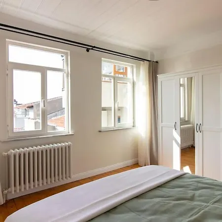 Historic 2br Gem In Downtown Sisli Ac In Apartmán