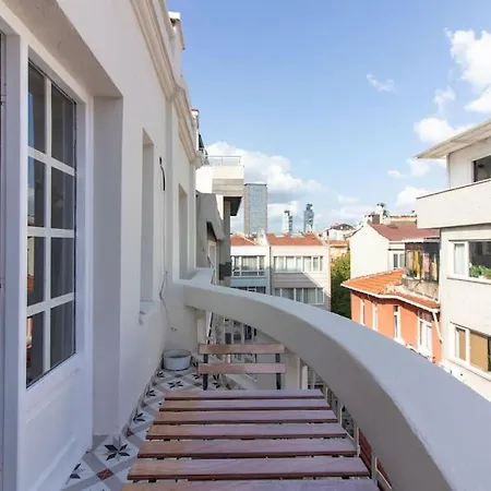 Historic 2br Gem In Downtown Sisli Ac In Apartmán
