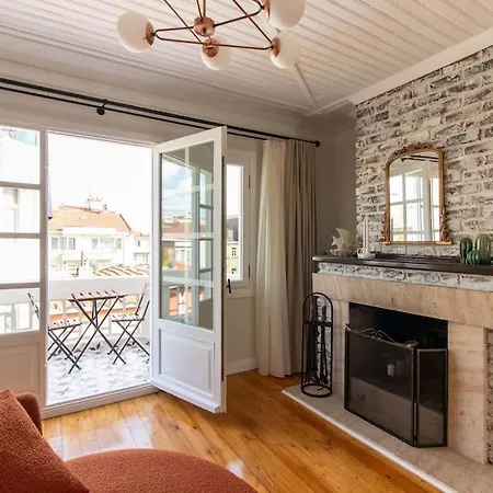 Historic 2br Gem In Downtown Sisli Ac In Apartment Istanbul